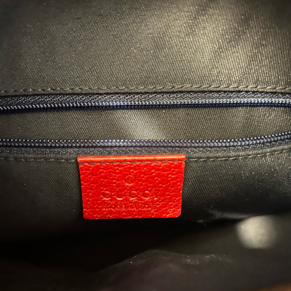 Gucci Abbey Shoulder Bag with Gold Hardware - Picture 6 of 17